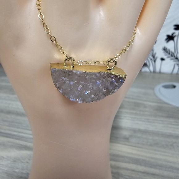 White druzy quartz necklace - Picture 14 of 16